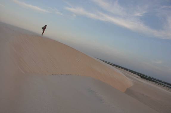 Observando as dunas de Galos, na região de Galinhos - RN